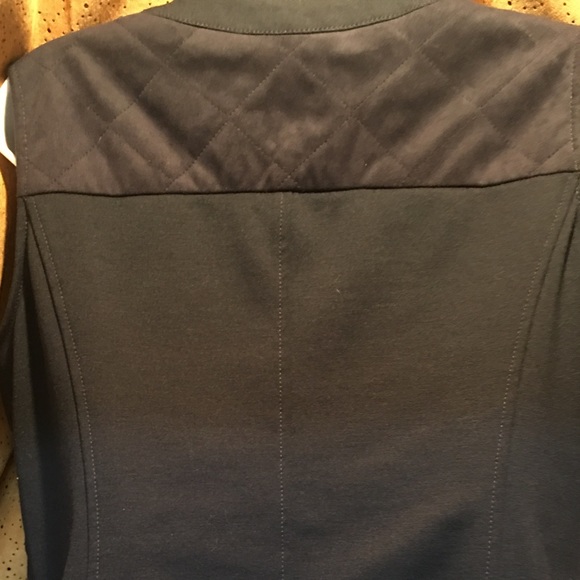 Jones of New York- Quilted black vest size Pm - Picture 4 of 6